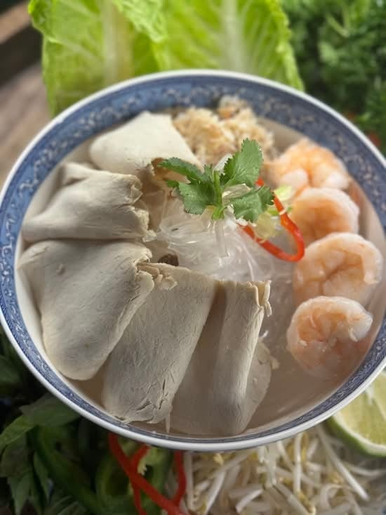 37. Hu Tieu Tom Cua Thit.